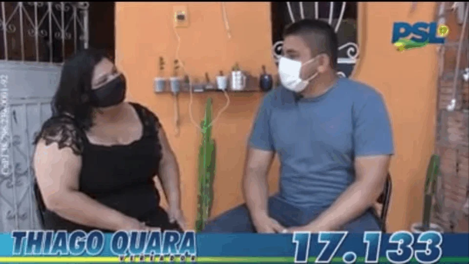 Thiago Quara visita moradora que fala sobre o cenário político da cidade
