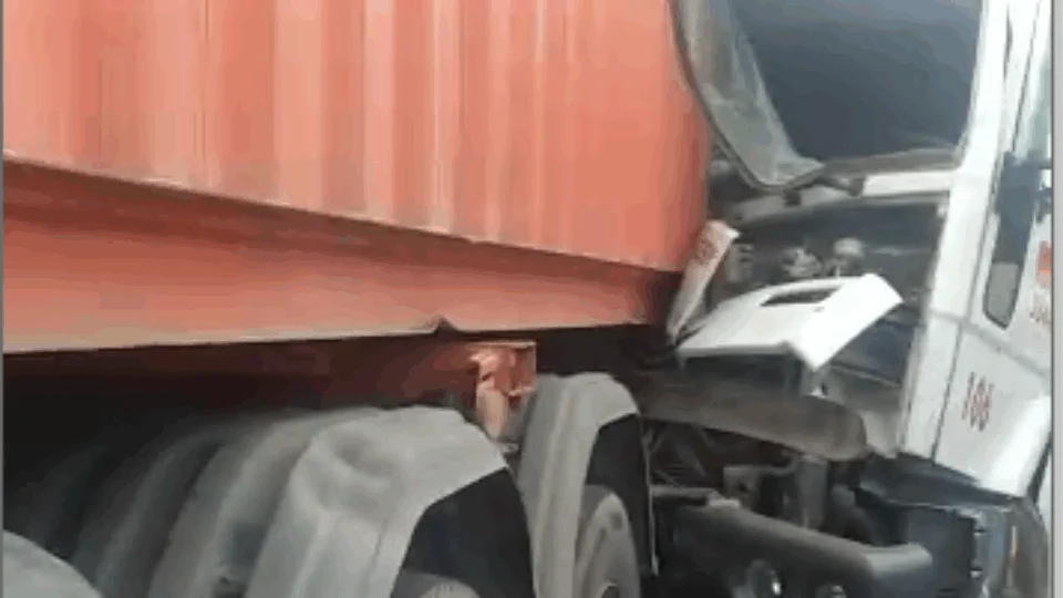 VÍDEO | Homem mostra estrago causado por acidente no Distrito Industrial 2