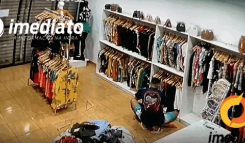 Vídeos mostram homem furtando loja de roupas no Castanheira