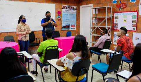 Prosamim capacita moradores do residencial Liberdade em curso de Libras