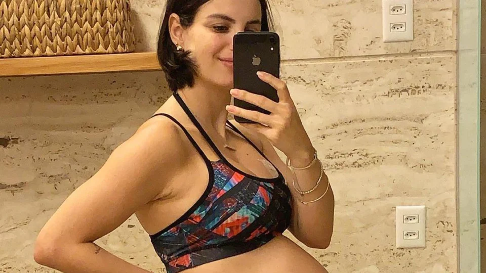 Sthefany Brito dá à luz seu primeiro filho e posta foto em redes sociais