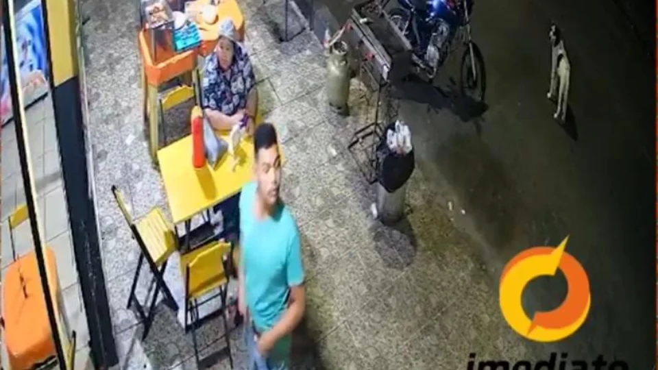 Trio aproveita a madrugada e assalta estabelecimento no Novo Aleixo. Veja vídeo!