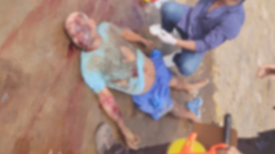 Homem morre após ser atropelado por caçamba no Colônia Oliveira Machado. Veja a foto