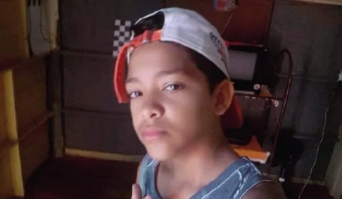 Polícia pede apoio para encontrar adolescente de 13 anos que sumiu após sair da casa da irmã, no AM