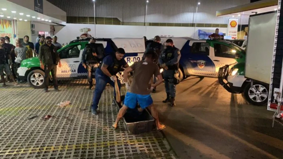 Corpo de motorista morto a tiros no Manoa é velado em Manaus