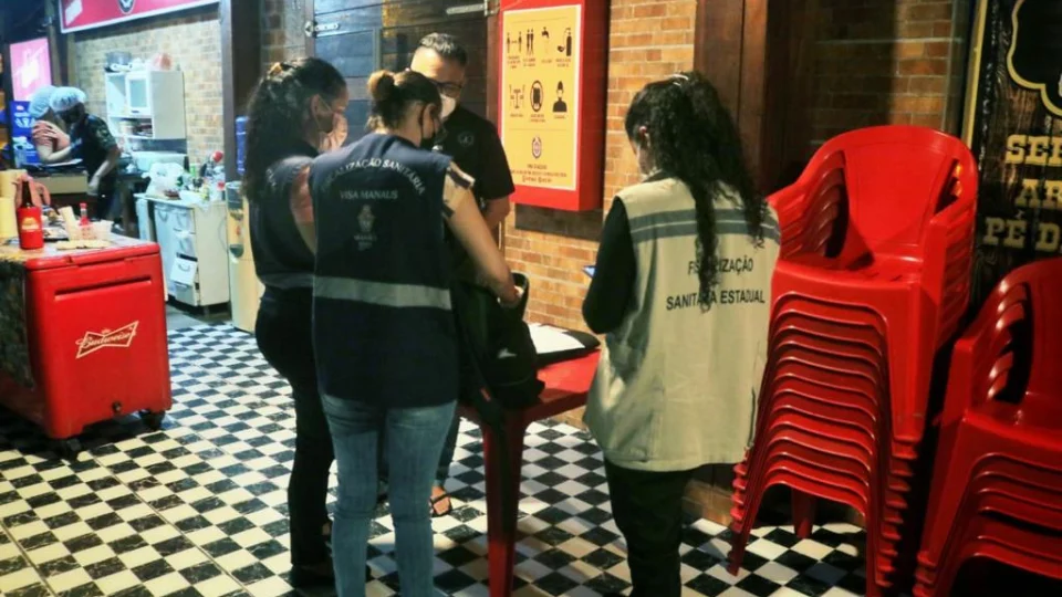 Festa clandestina com 500 pessoas e nove locais são fechados pela Central Integrada de Fiscalização