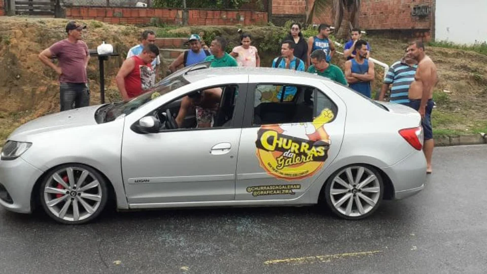 VÍDEO | Homem sofre atentado dentro de veículo no Colônia Terra Nova