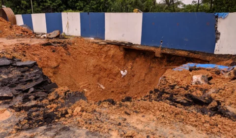 Reparos seguem na Av. Mário Ypiranga para reverter estragos em obra, devido chuva