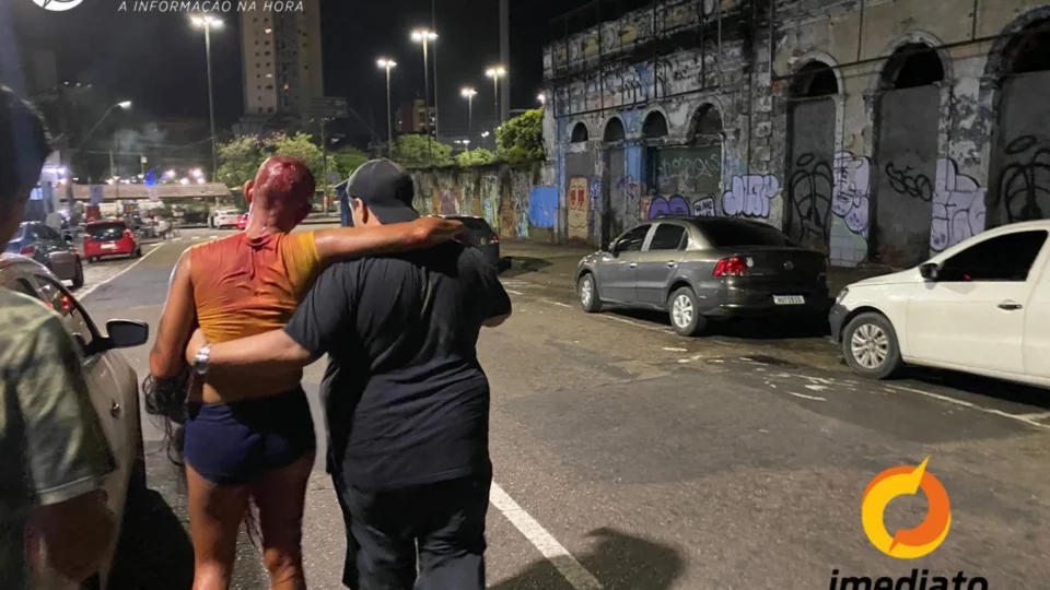 Venezuelana com possíveis problemas mentais é brutalmente espancada no Centro de Manaus