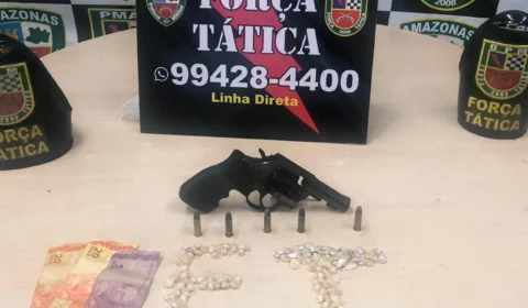Homem é preso com arma e drogas na zona Leste