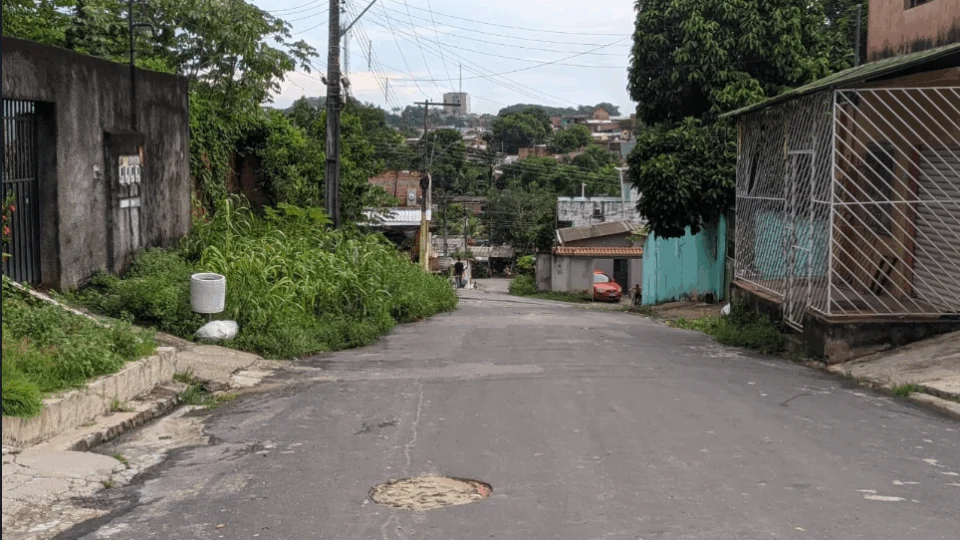 Criminosos amarram e trancam pai e filho no banheiro durante assalto a residência no Campo Sales
