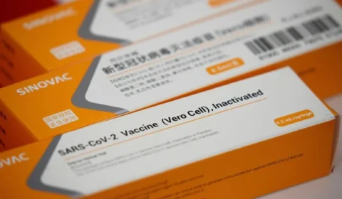 Anvisa interrompe estudos da Coronavac após “evento adverso grave”