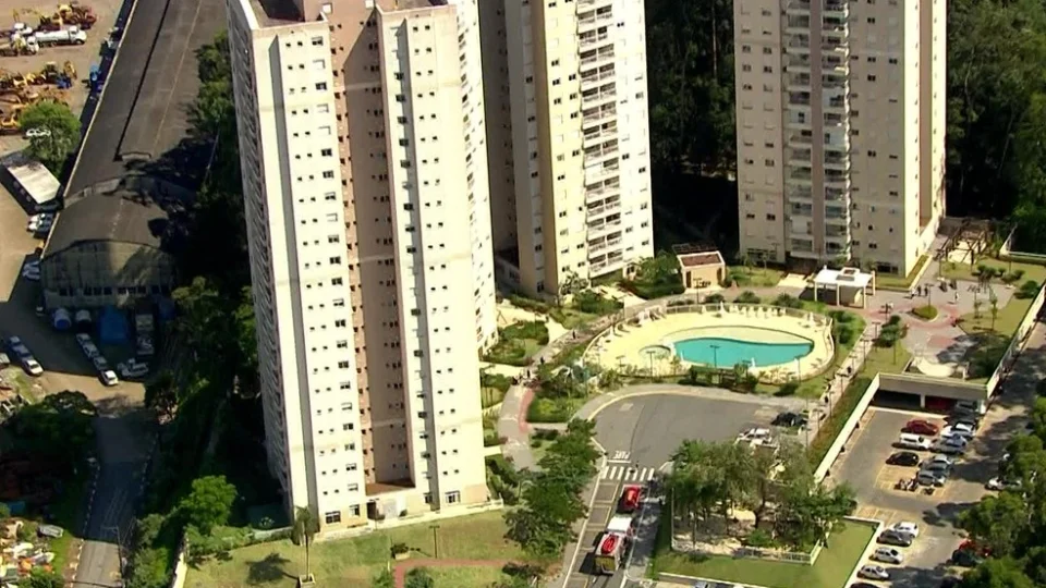 Tragédia: Criança de 5 anos cai de prédio.