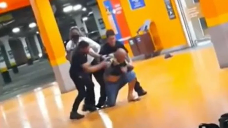 Homem negro é espancado até a morte nas vésperas do Dia da Consciência Negra