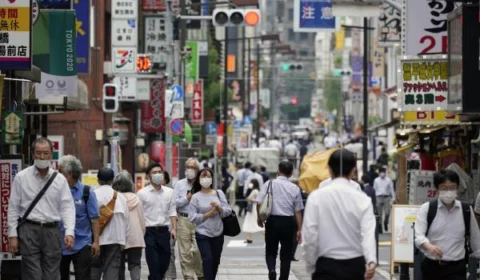 Recorde de casos leva Tóquio a adotar alerta máximo contra covid-19