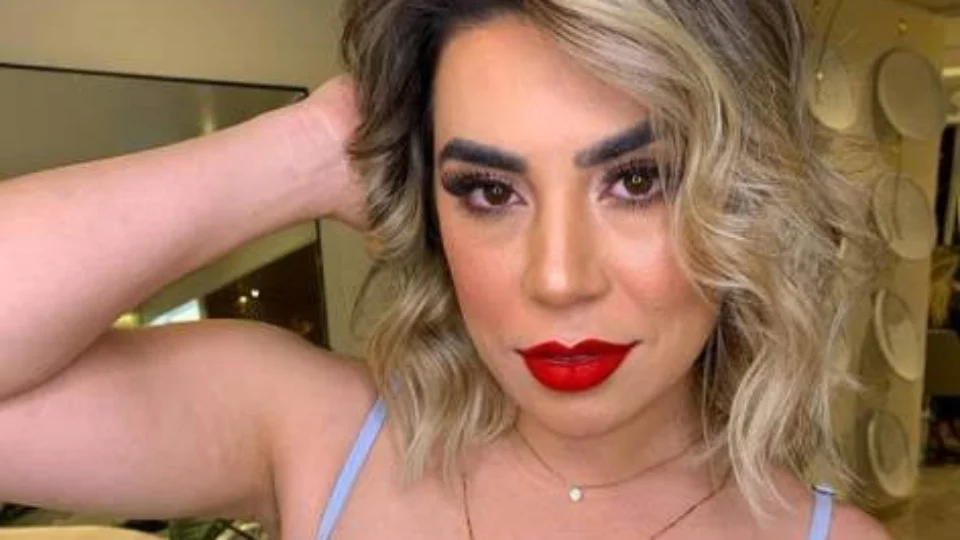 Cantora Naiara Azevedo exibe corpão na Web e recebe elogios,“Vi uma maçã no meu feed”.