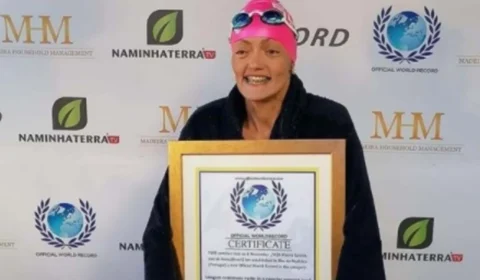 Brasileira bate recorde mundial ao nadar por mais de 30 horas ininterruptas