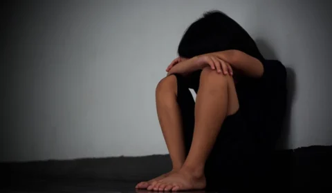 Menino de 6 anos é encontrado em condições de abandono em Manaus