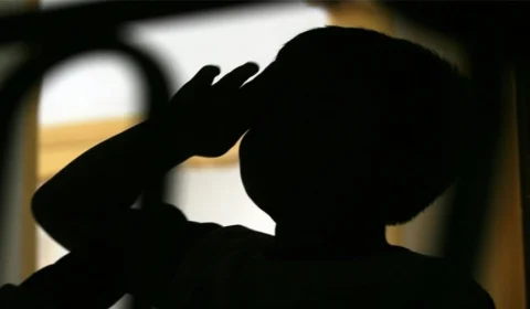 Menino de 2 anos é espancado até a morte pelo padrasto