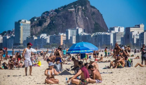 Rio tem primeiro sábado de permanência liberada nas praias
