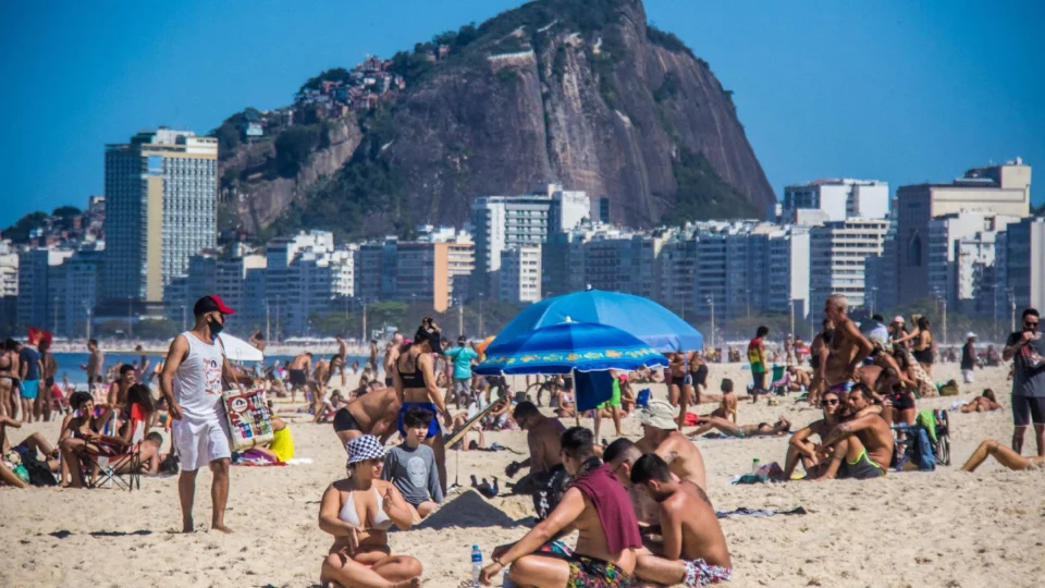 Rio tem primeiro sábado de permanência liberada nas praias