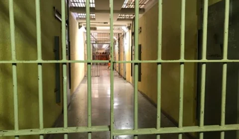 Imunização: Conselho recomenda vacinação de presos e servidores de presídios