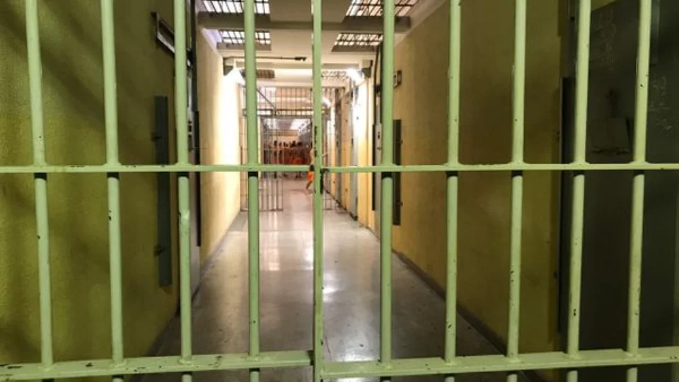 Imunização: Conselho recomenda vacinação de presos e servidores de presídios