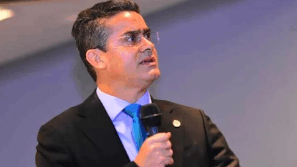 TRE-AM concede 120 direitos de resposta a David Almeida, contra Amazonino e Menezes