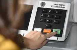 Eleitora é presa após fotografar voto em cabine de votação no bairro Novo Aleixo em Manaus