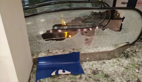 VÍDEO | Manifestantes tocam fogo em Carrefour em SP