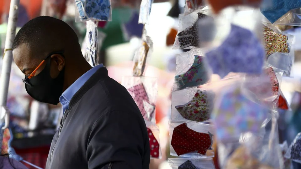 Empresários do Amazonas assinam termo para manter lojas abertas