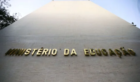 MEC determina volta às aulas presenciais a partir do dia 4 janeiro