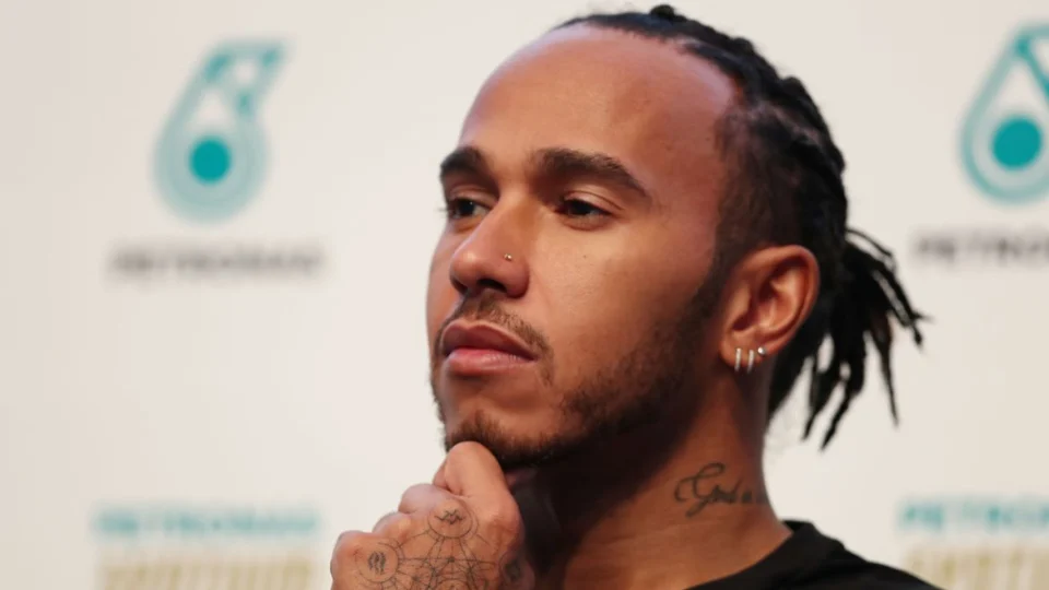 Com Covid-19, piloto Lewis Hamilton está fora do campeonato de Fórmula 1