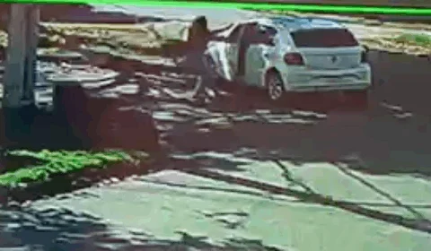 Mulher entra em luta corporal assaltante e acaba sendo arrastada no Mundo Novo. Veja o vídeo!