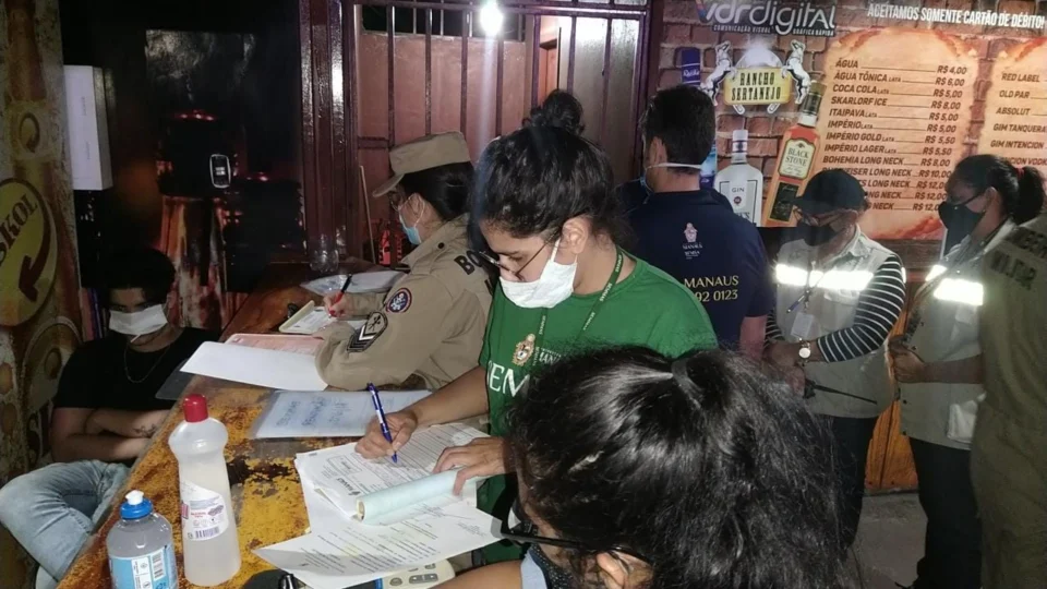 CIF autua quatro estabelecimentos por descumprimento de decreto de prevenção à Covid-19 e falta de segurança