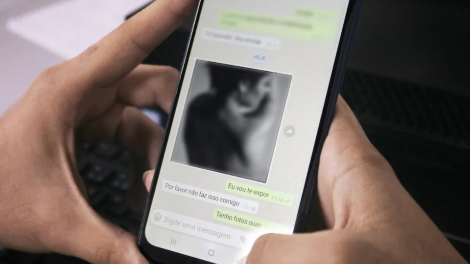 Divulgação de imagens íntimas atinge principalmente mulheres; Veja.