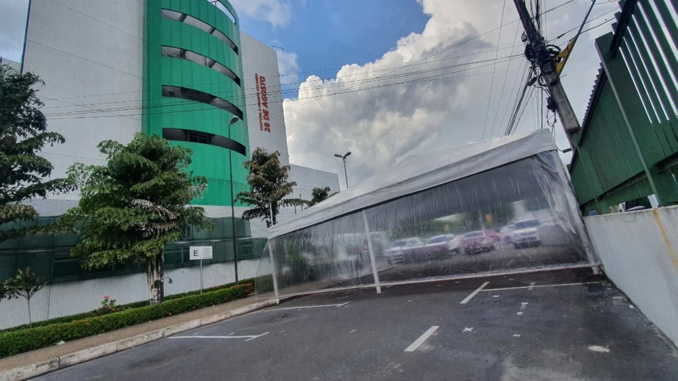 Tendas de triagem para melhoria do fluxo de atendimento voltam a funcionar em dois hospitais de Manaus