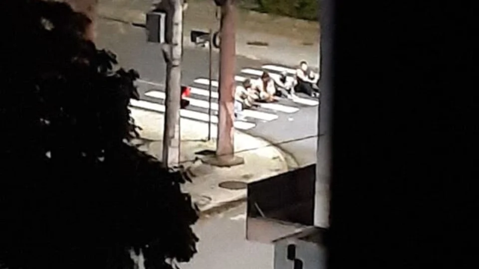 Quadrilha bloqueia centro de Criciúma e faz reféns em assalto a banco. Veja vídeo!