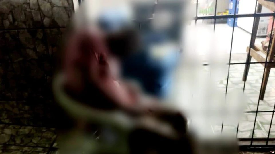 Homem é assassinado na porta de um bar durante a madrugada no conjunto Mutirão
