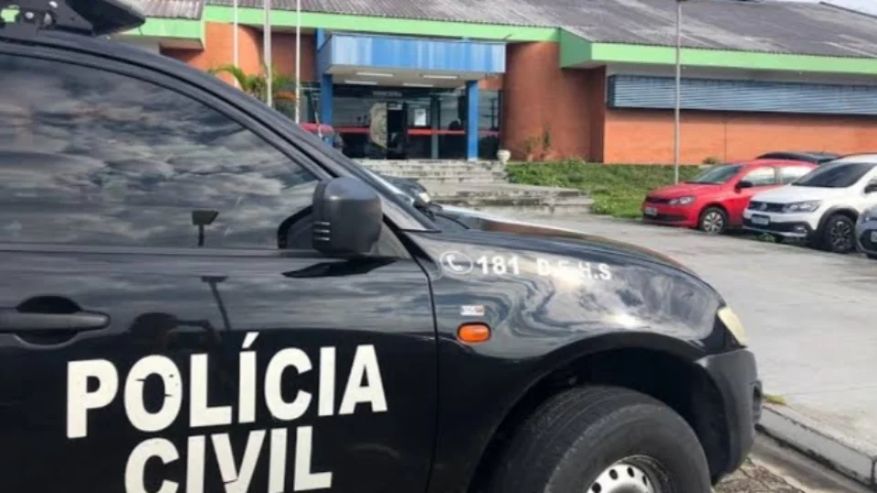 Enquanto conversava com a esposa, homem é assassinado com vários tiros no bairro Gilberto Mestrinho