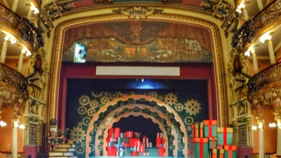 Nova temporada do espetáculo “A Caixa Mágica do Natal” estreia no Teatro Amazonas