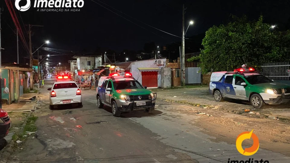 Mulher grávida enfurecida esfaqueia adolescente de 15 anos no Fazendinha