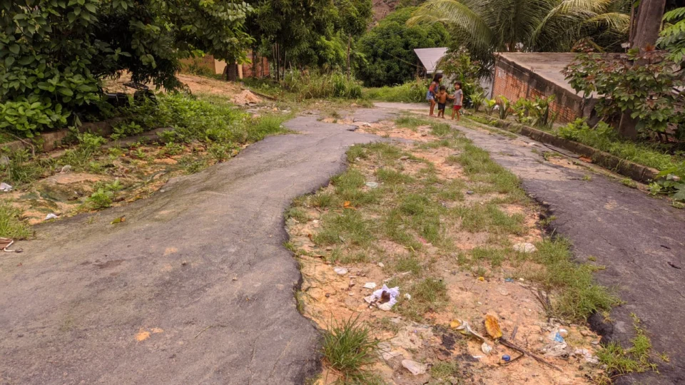 Idosos cadeirantes são prejudicados por falta de infraestrutura na comunidade Santa Inês
