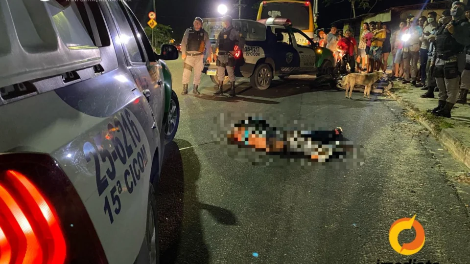 Motociclista morre após ser atropelado por ônibus do transporte alternativo