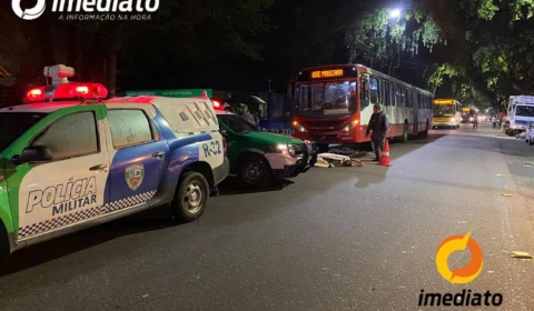 VEJA VÍDEOS! Flanelinha morre esmagado por ônibus no Centro de Manaus