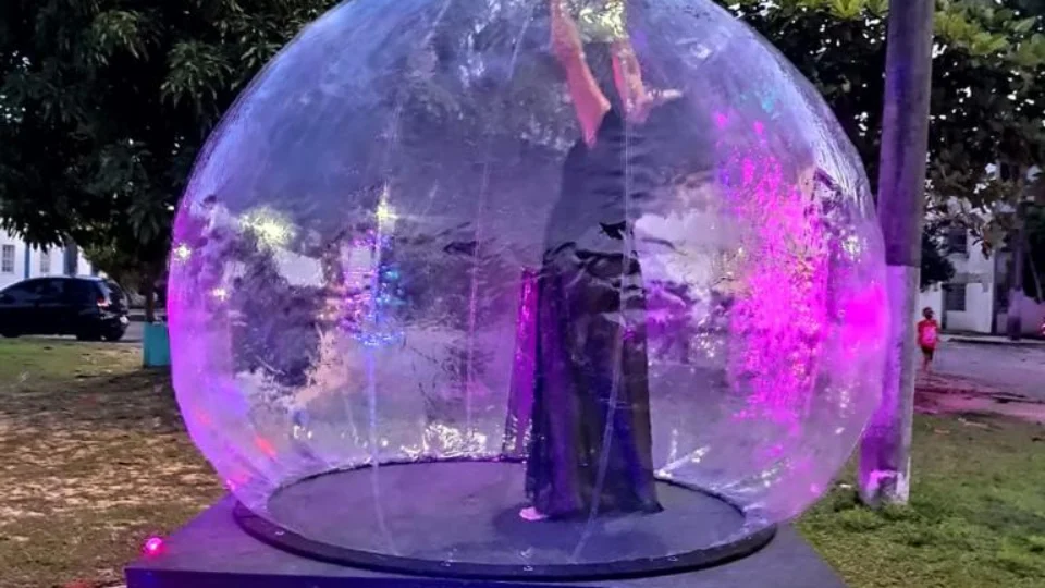 Espetáculo ‘A Bolha’ retrata as bolhas de isolamento no cenário de pandemia da COVID-19