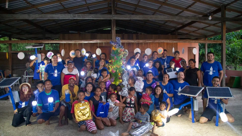 Projeto Litro de Luz  será beneficiado pela campanha “Muito mais Natal”, do Amazonas Shopping.