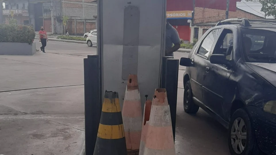 Quadrilha explode cofre em posto de gasolina na Avenida Camapuã