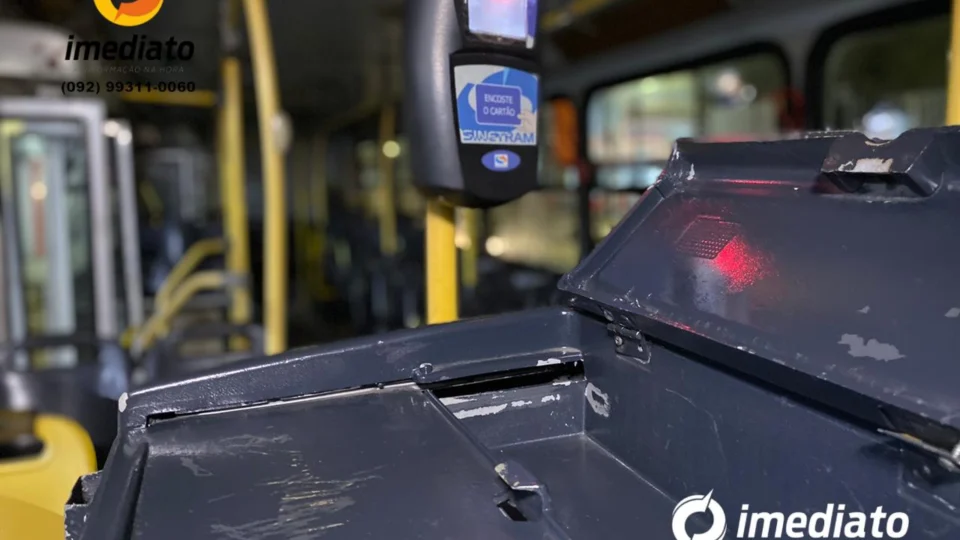 Bandidos aterrorizam passageiros durante assalto a ônibus da linha 677