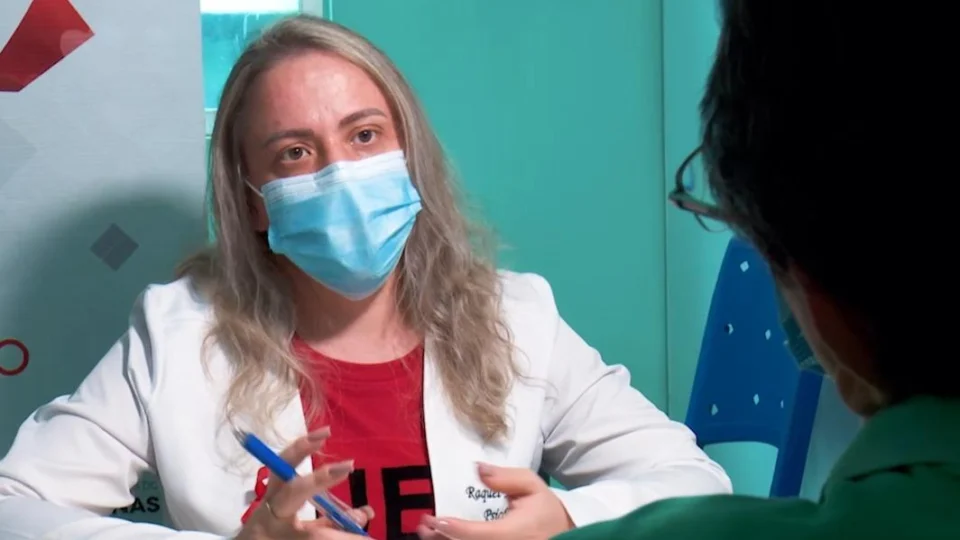 Dezembro Vermelho: servidores atuam em serviço especializado para pacientes com HIV